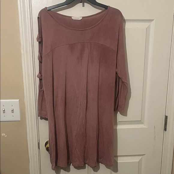 Entro Mauve Tunic with Sleeve Accents - Picture 1 of 3